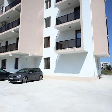 Iulian Apartment *